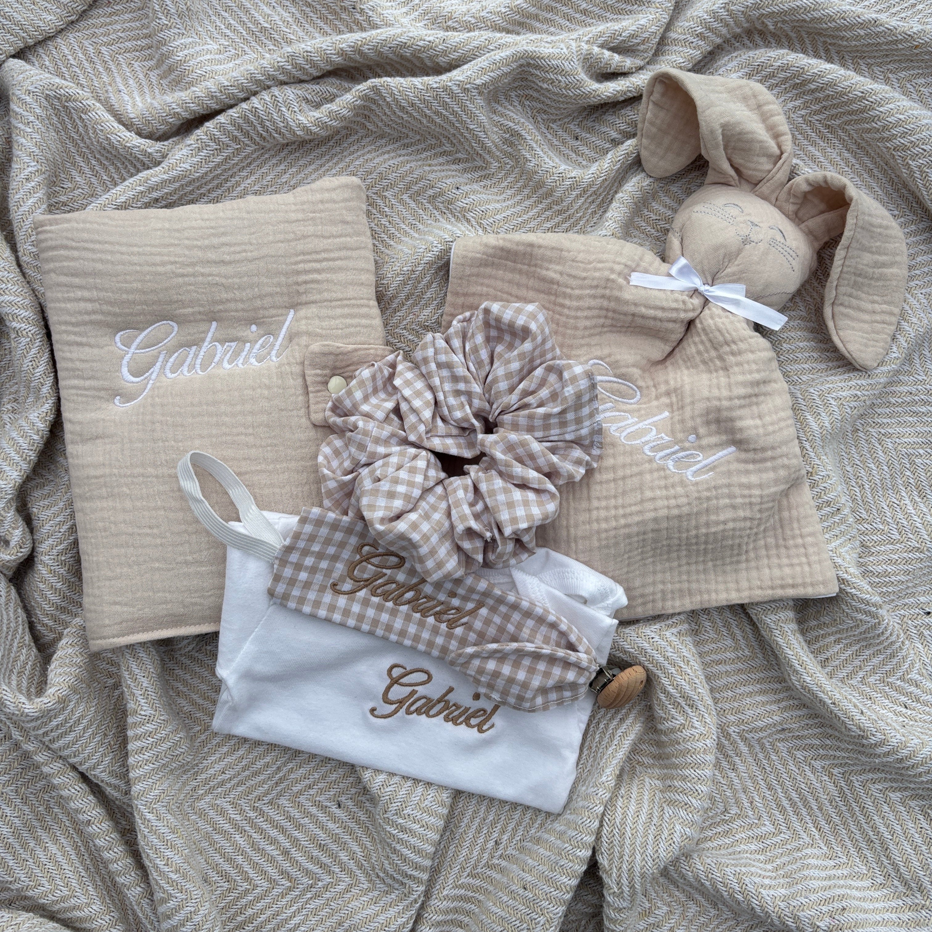 Doudou personnalisé brodé prénom — cadeau naissance