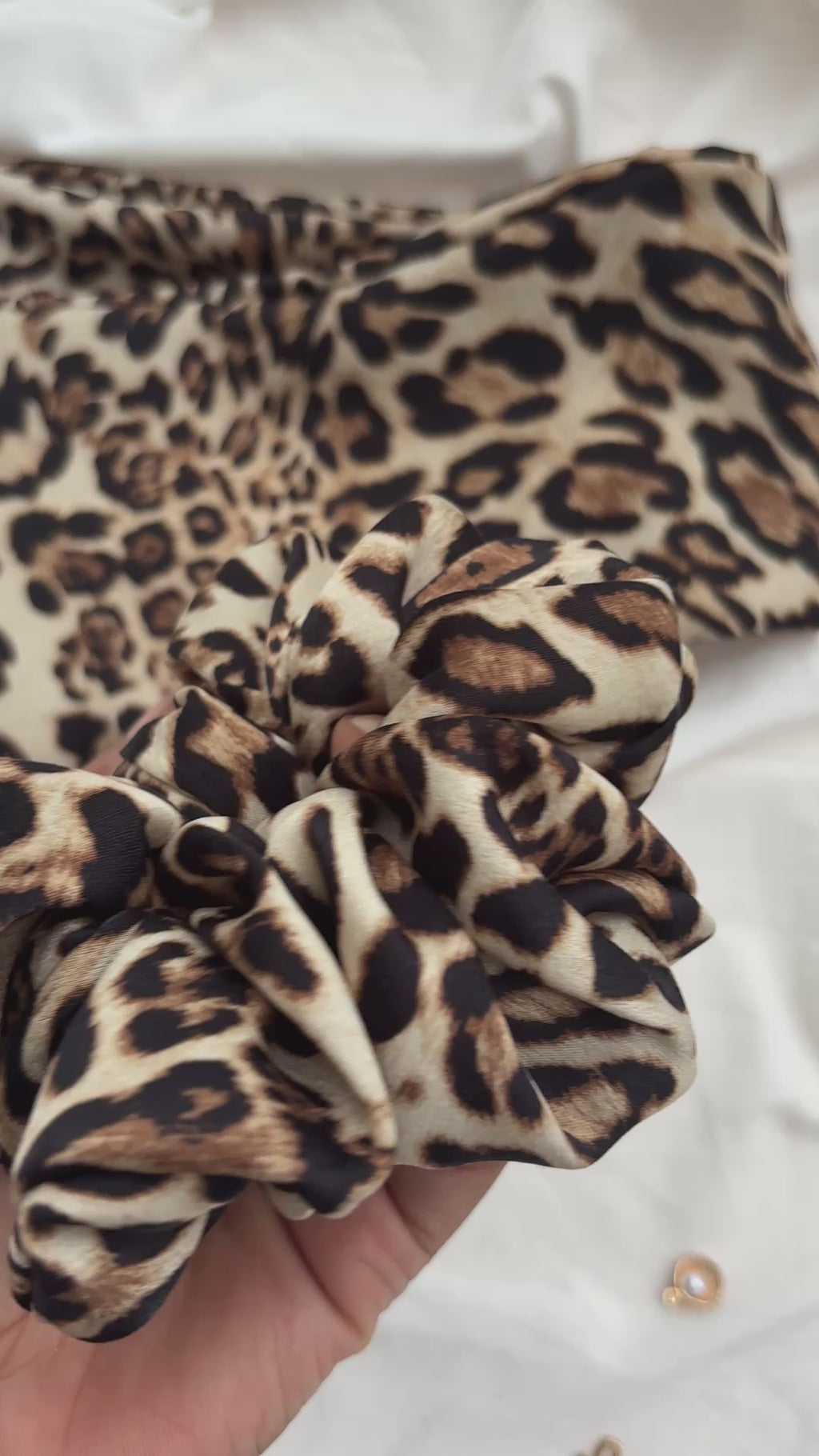 Chouchou léopard élastique — accessoire cheveux femme
